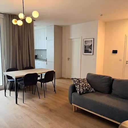 Ohmyhome Lotnisko 2 Apartamento *