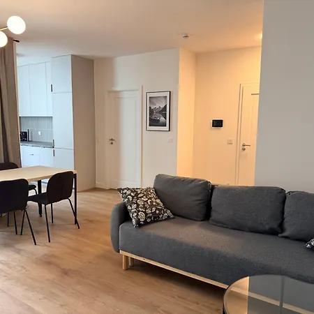 Ohmyhome Lotnisko 2 Apartamento