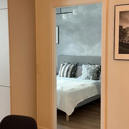 Ohmyhome Lotnisko 2 Apartamento *