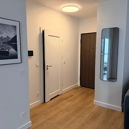 Ohmyhome Lotnisko 2 Apartamento *